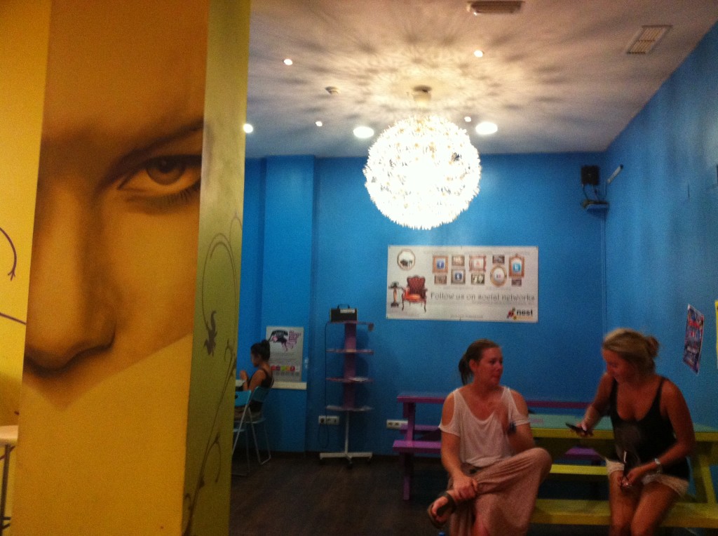 Dining area, Purple Nest Hostel, Valencia
