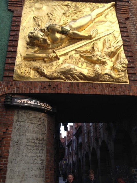 Golden Relief at entrance of Bottcherstrasse