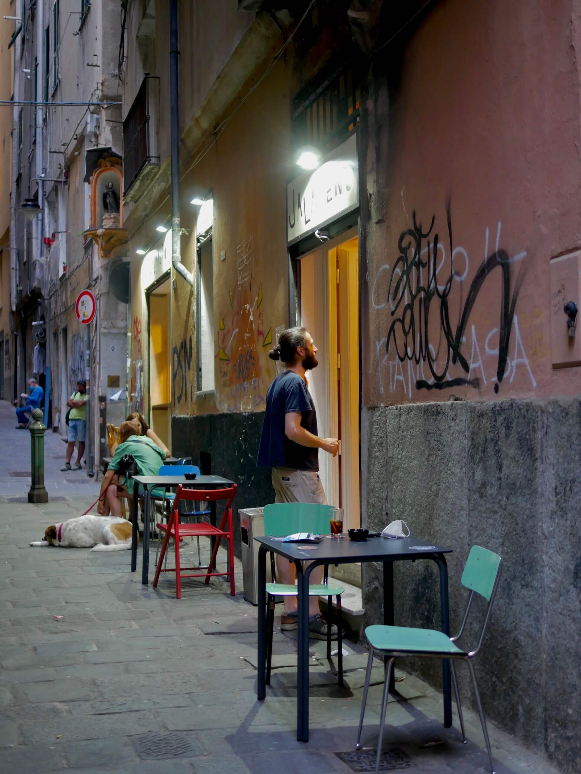 Where to eat and drink in Genoa on a budget ( from €1! )